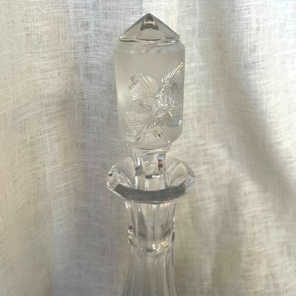 Vintage Etched Glass Decanter, Floral Design and Stopper – Mid-Century Barware - Picture 8 of 12